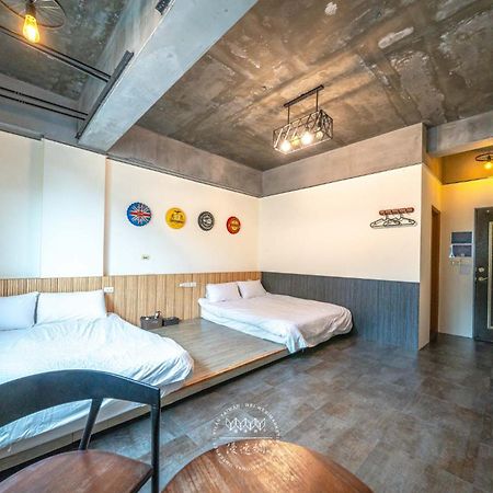 羅東夜市 工業loft旅宿 Loft House Luodong Exterior photo