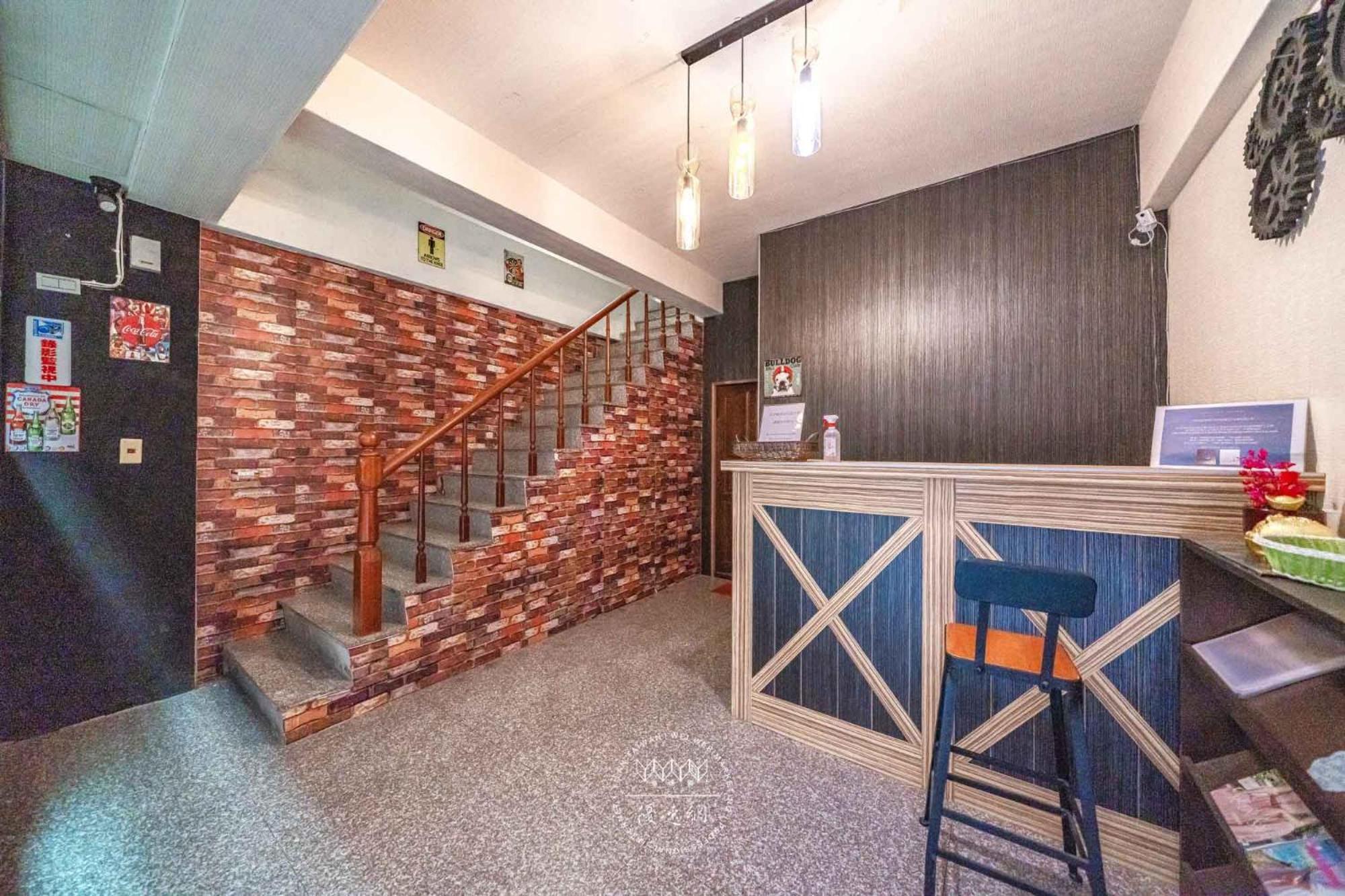羅東夜市 工業loft旅宿 Loft House Luodong Exterior photo