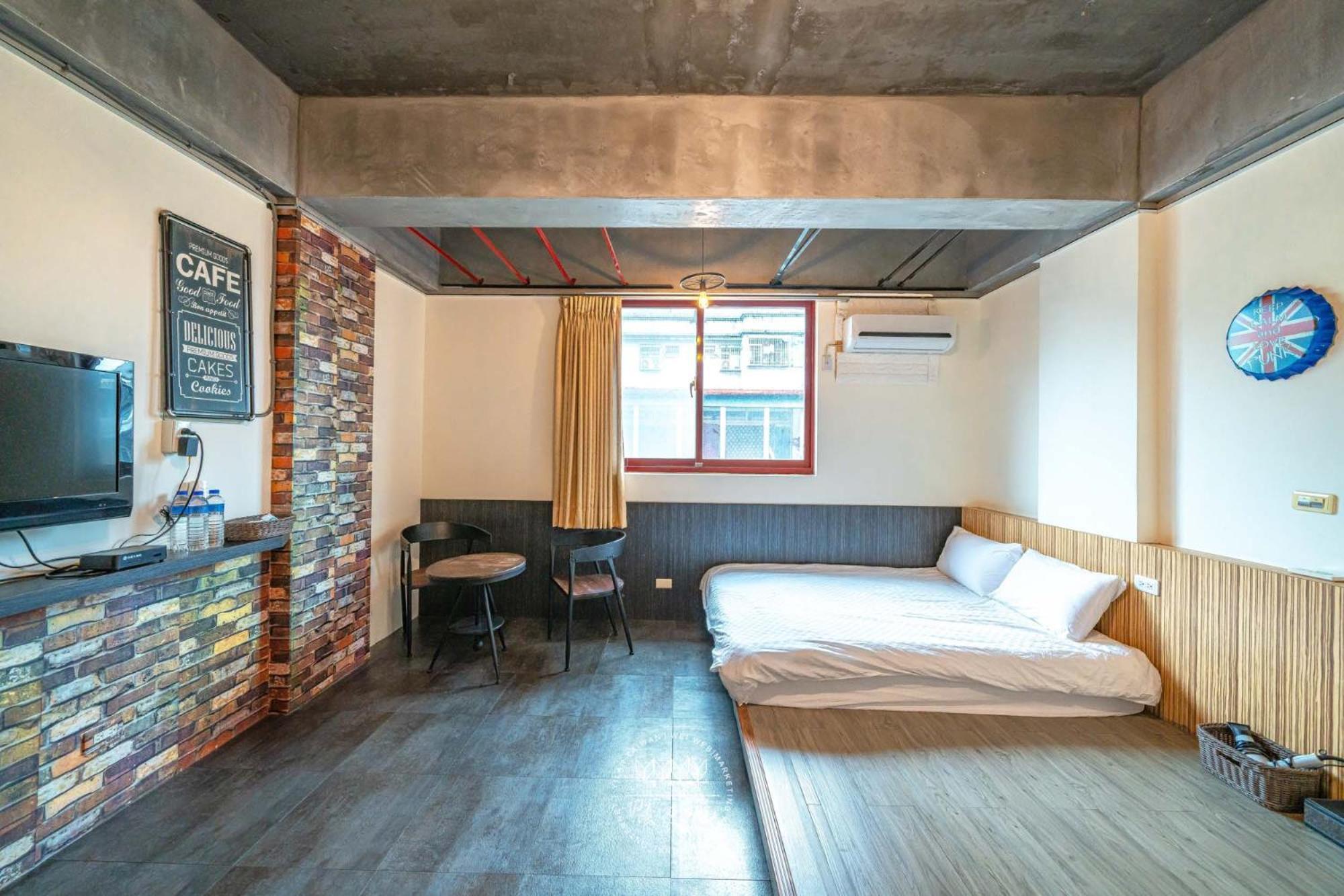 羅東夜市 工業loft旅宿 Loft House Luodong Exterior photo