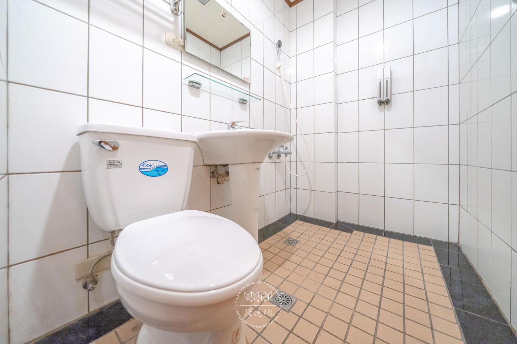 羅東夜市 工業loft旅宿 Loft House Luodong Exterior photo