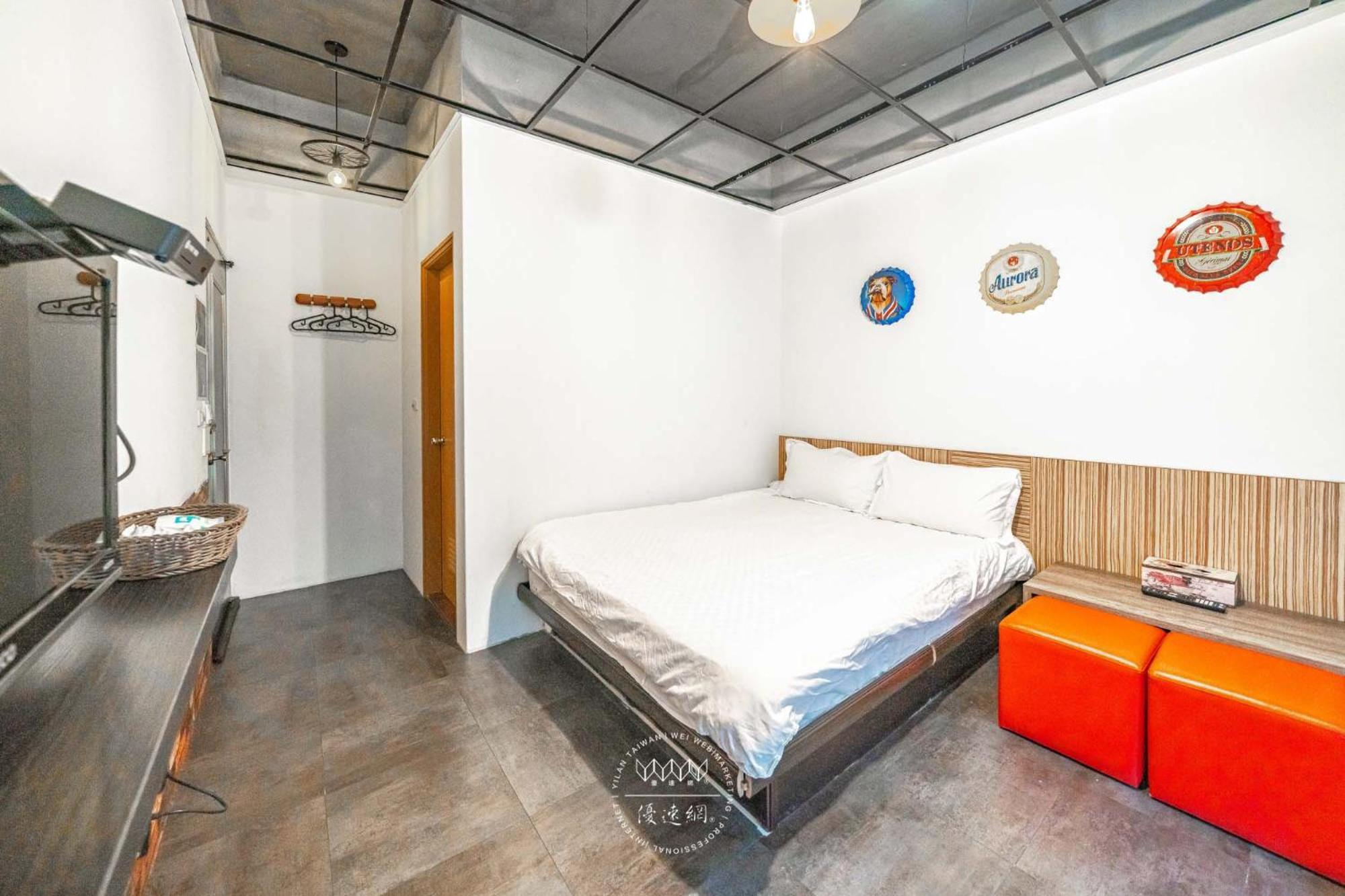 羅東夜市 工業loft旅宿 Loft House Luodong Exterior photo