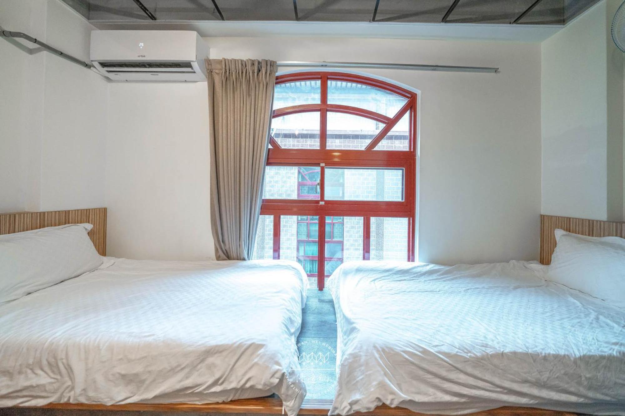 羅東夜市 工業loft旅宿 Loft House Luodong Exterior photo