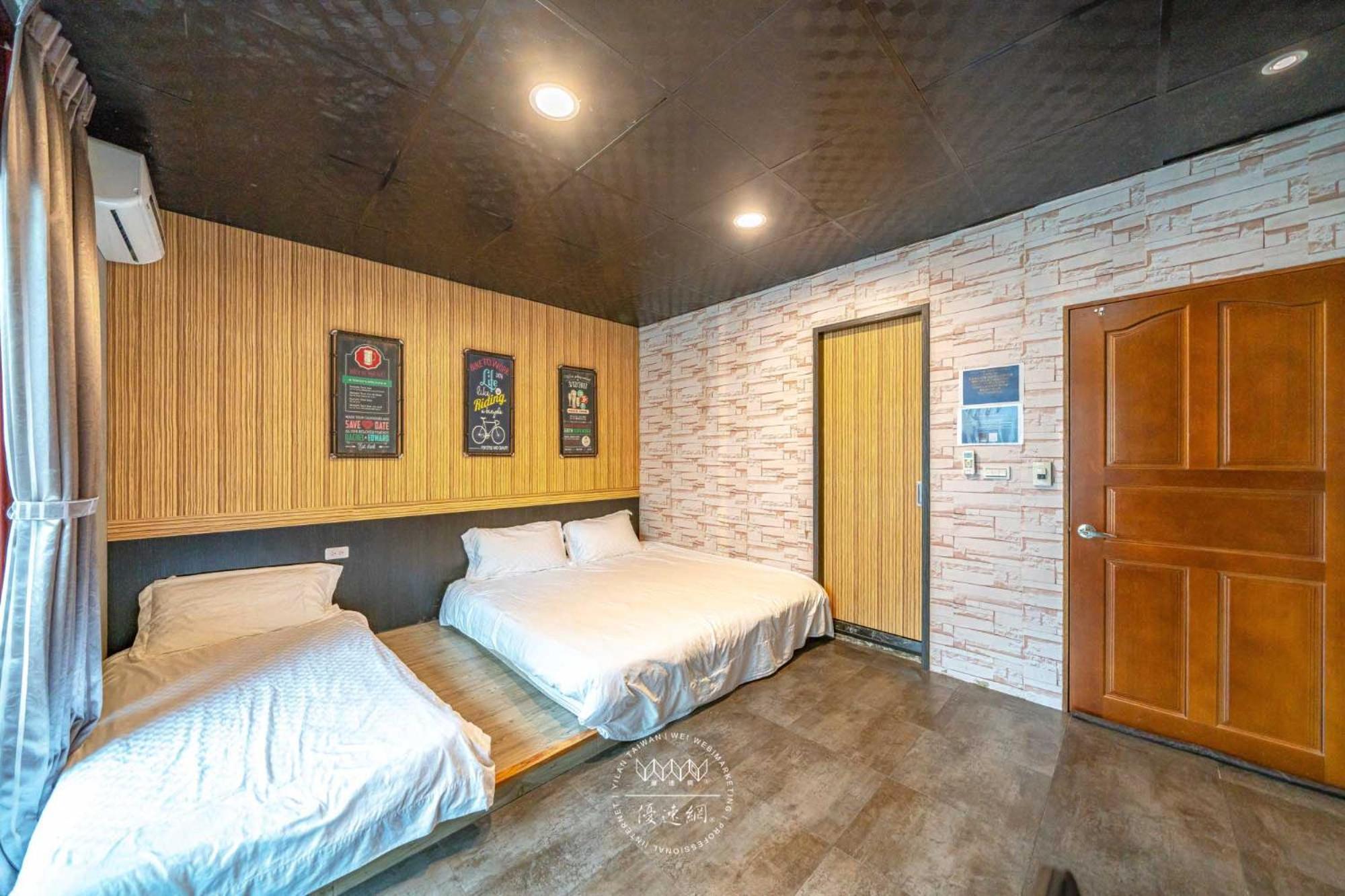 羅東夜市 工業loft旅宿 Loft House Luodong Exterior photo