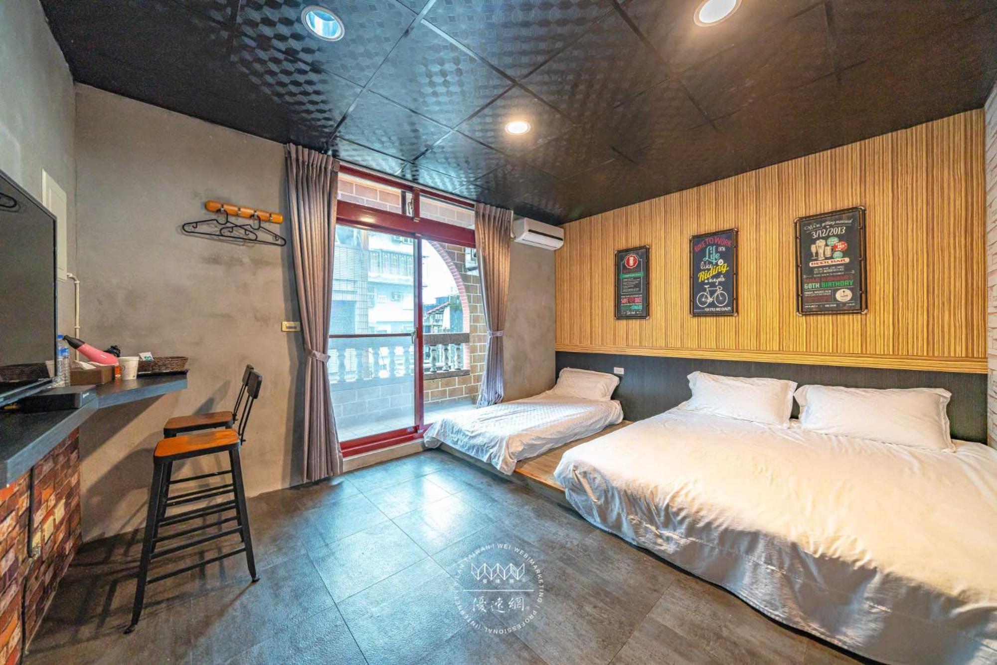 羅東夜市 工業loft旅宿 Loft House Luodong Exterior photo