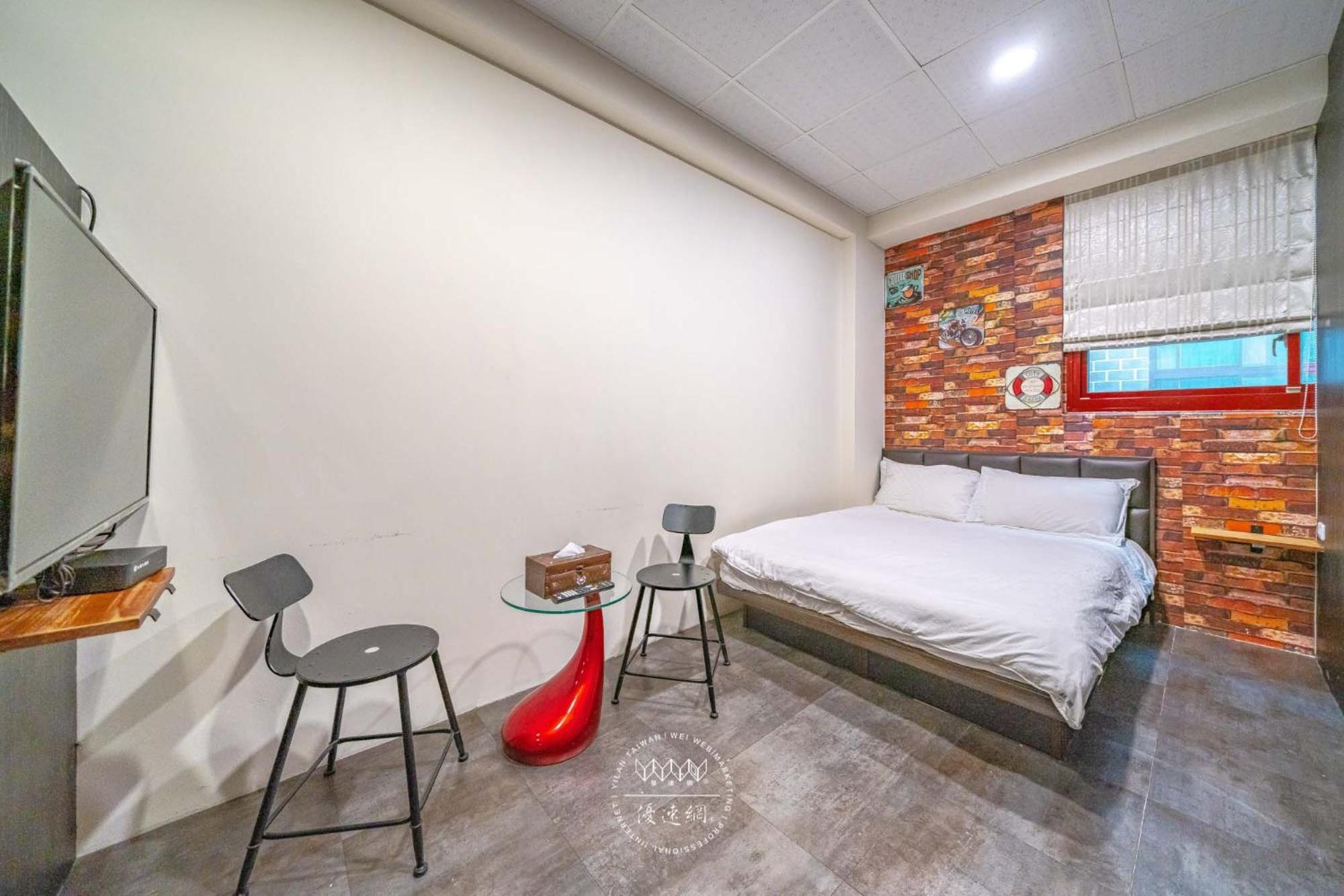 羅東夜市 工業loft旅宿 Loft House Luodong Exterior photo