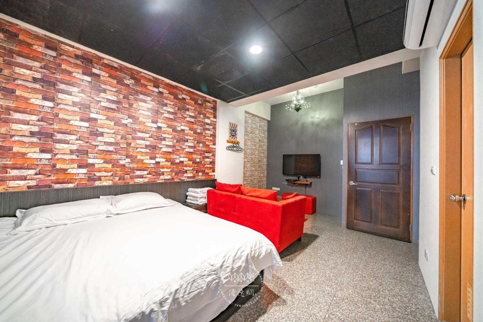 羅東夜市 工業loft旅宿 Loft House Luodong Exterior photo