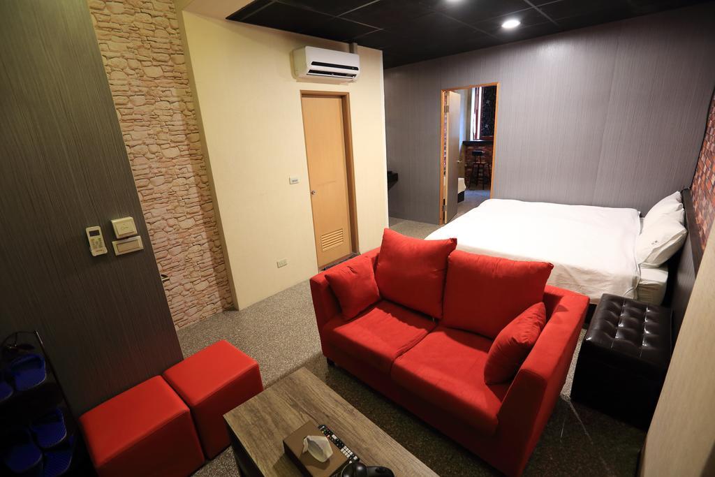 羅東夜市 工業loft旅宿 Loft House Luodong Exterior photo