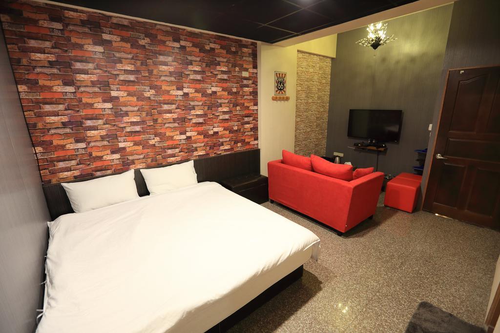 羅東夜市 工業loft旅宿 Loft House Luodong Exterior photo