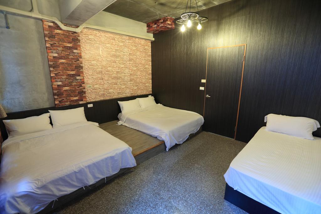 羅東夜市 工業loft旅宿 Loft House Luodong Exterior photo
