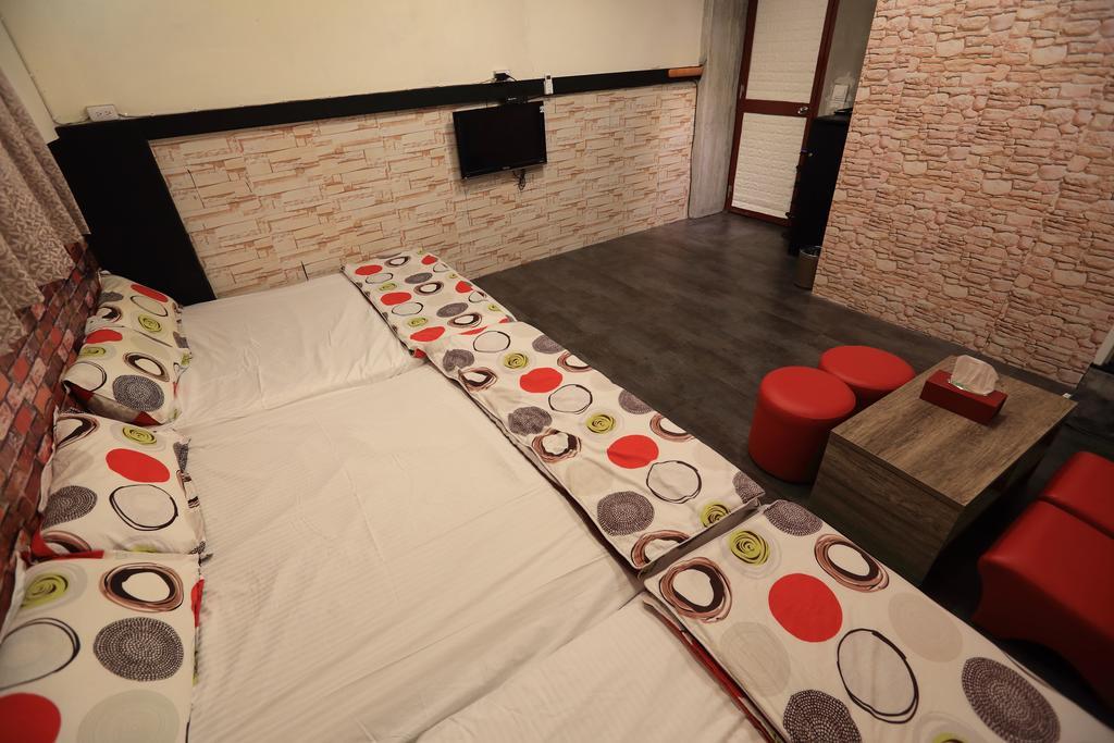 羅東夜市 工業loft旅宿 Loft House Luodong Exterior photo