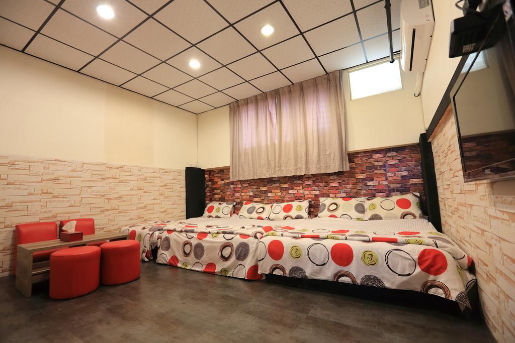羅東夜市 工業loft旅宿 Loft House Luodong Exterior photo