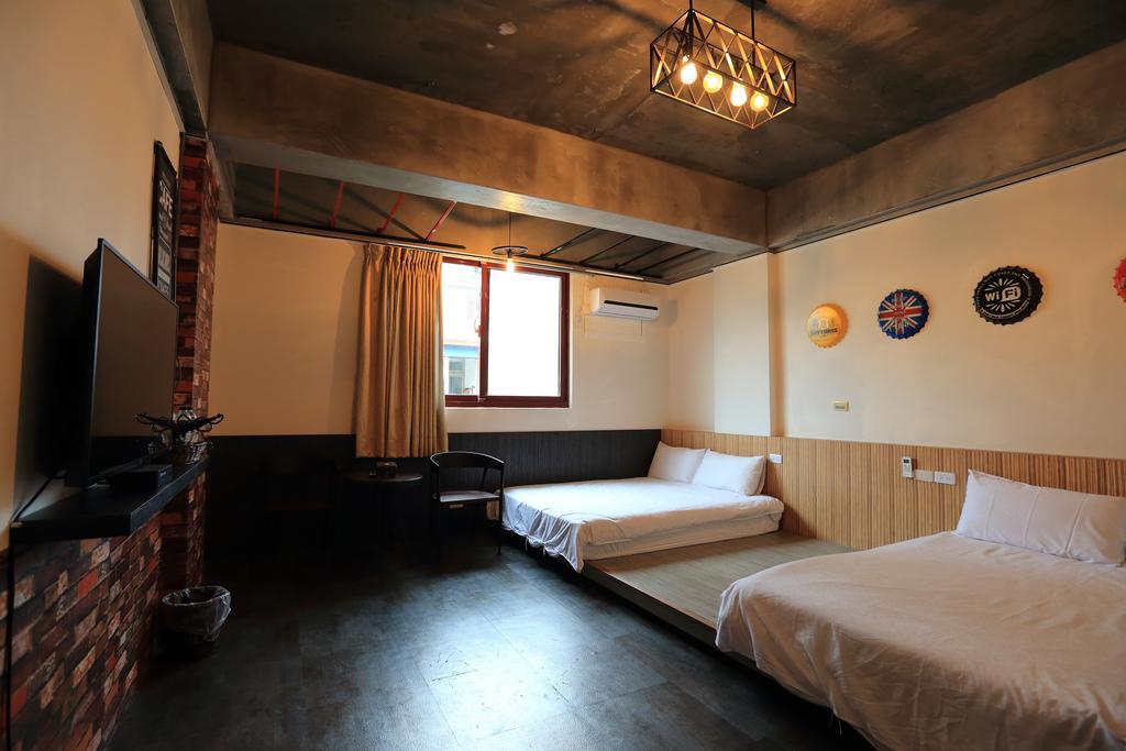 羅東夜市 工業loft旅宿 Loft House Luodong Exterior photo